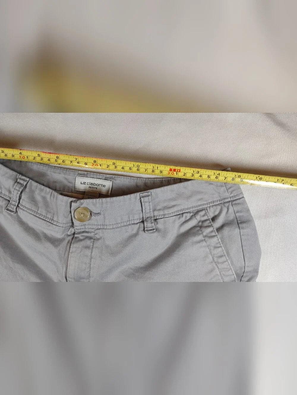 Liz Claiborne‎ Petite Classic Size 10P Gray Flat Front Shorts 9